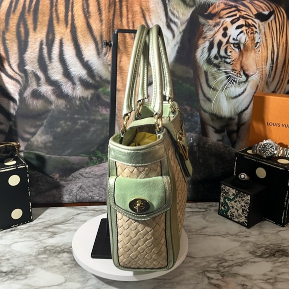 Coach Ltd Ed Natural Straw Seafoam Suede/Leather Buckle Closure Tote Bag In GUC - Picture 5 of 16